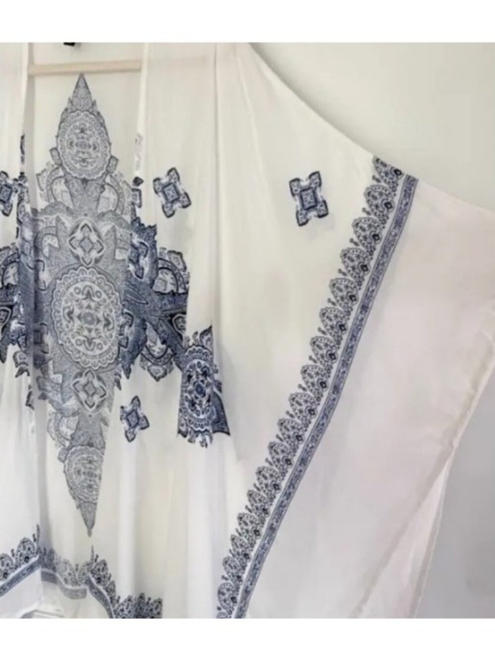 J For Justify White Blue Medallion Kimono Boho Festival Beach Cover Up OS - Picture 7 of 7